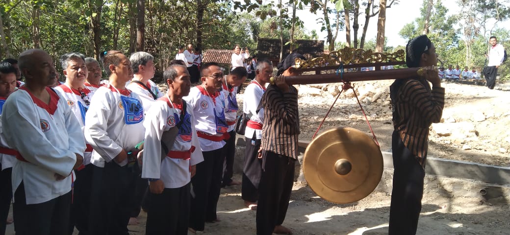 Kegiatan Upacara Adat Tradisi Perguruan Merpati Putih di Padukuhan Ngulakan